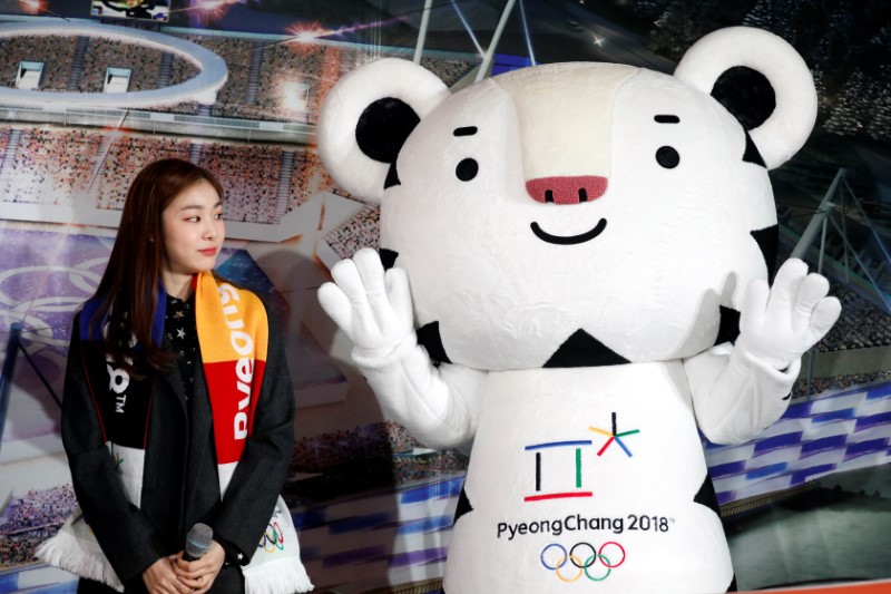 Kim Yuna looks at the Olympic mascot