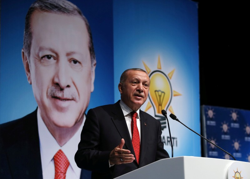 Turkish central bank tries to contain currency crisis