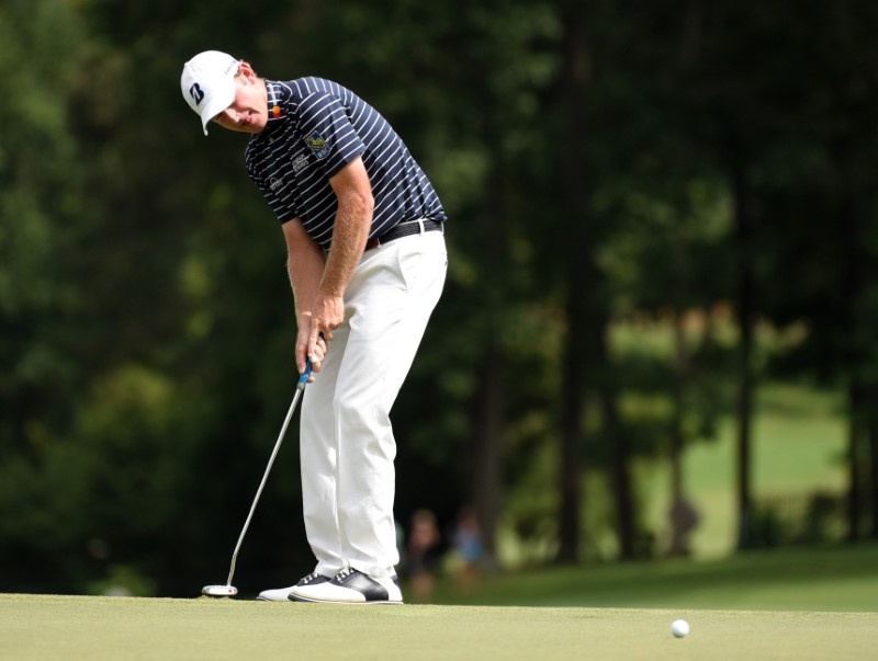 Snedeker holds lead after regular round