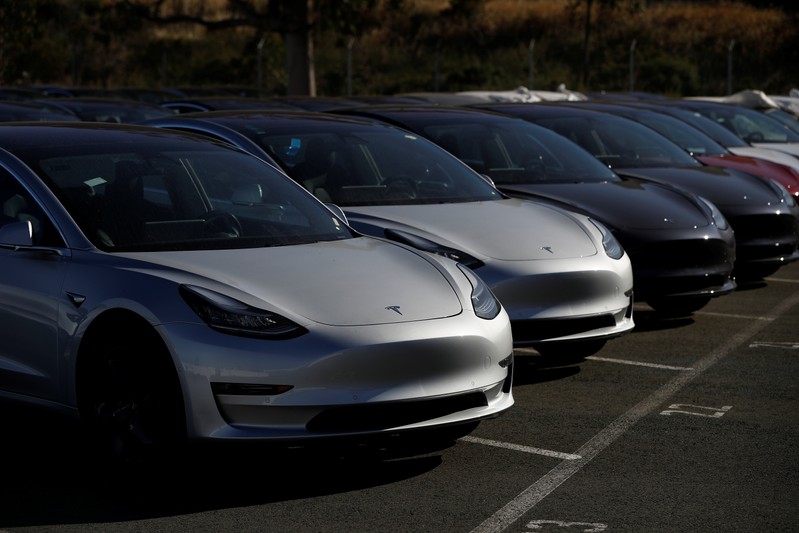 Tesla misses 4Q vehicle delivery estimates, slashes prices of all models