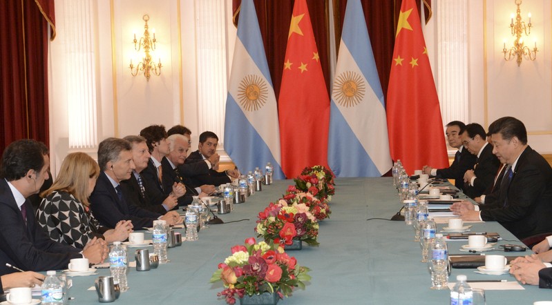 FILE PHOTO: Argentina's President Macri and his Chinese counterpart Xi take part in a meeting during the Nuclear Security Summit in Washington