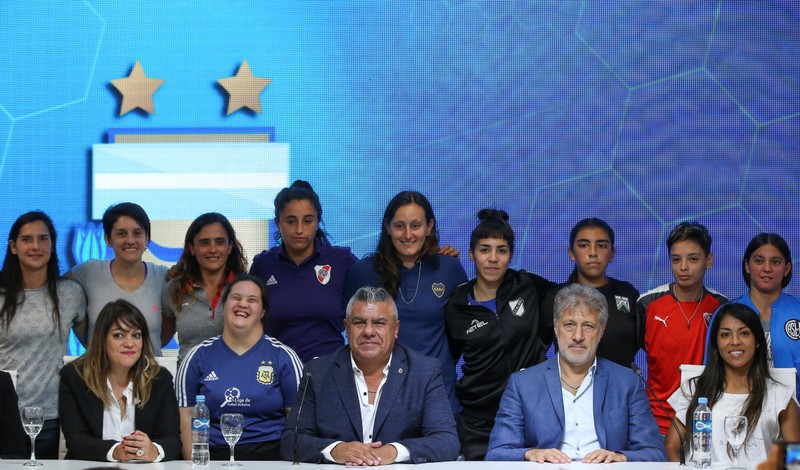 Claudio Tapia, president of the AFA poses for a picture next to Sergio Marchi, General Secretary of the FAA and players during the presentation of the women's professional soccer league, in Buenos Aires