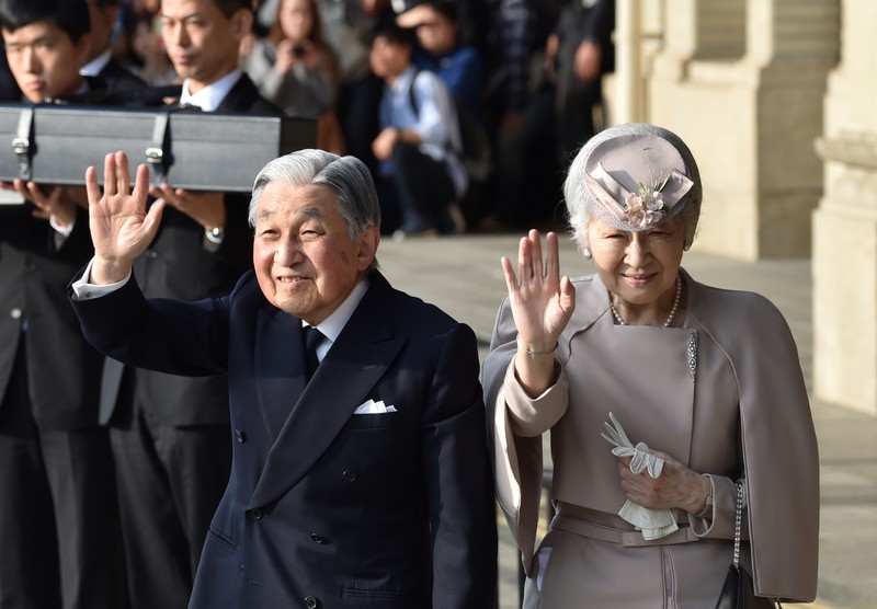 FILE PHOTO: Japan's Emperor Akihito, accompanied by Empress Michiko, waves to well-wishers before leaving Ujiyamada Station after their visit to Ise Jingu shrine in Ise, Japan
