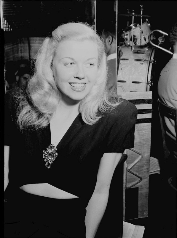 Actress Doris Day is pictured at the aquarium in New York City