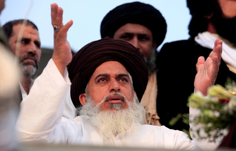 FILE PHOTO: Khadim Hussain Rizvi, leader of the Tehreek-e-Labaik Pakistan an Islamist political party, leads members in shouting slogans during a sit-in in Rawalpindi