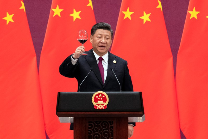 Chinese President Xi Jinping raises his glass and proposes a toast at the end of his speech during the welcome banquet, after the welcome ceremony of leaders attending the Belt and Road Forum at the Great Hall of the People in Beijing