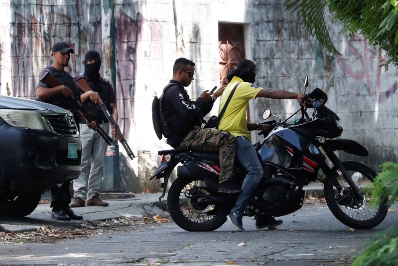 Members of the Venezuelan security forces stand guard near of the residence of Ivan Simonovis, a former police commissioner, in Caracas