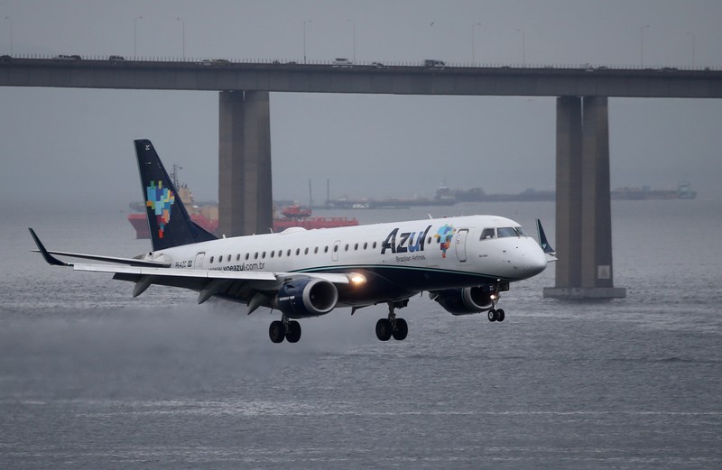 FILE PHOTO: An Embraer ERJ-190AR airplane of Azul Brazilian Airlines prepares to land at Santos Dumont airport in Rio de Janeiro