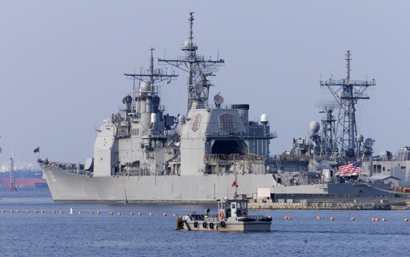 USS CHANCELLORSVILLE ANCHORS AT U.S. NAVAL BASE IN YOKOSUKA.