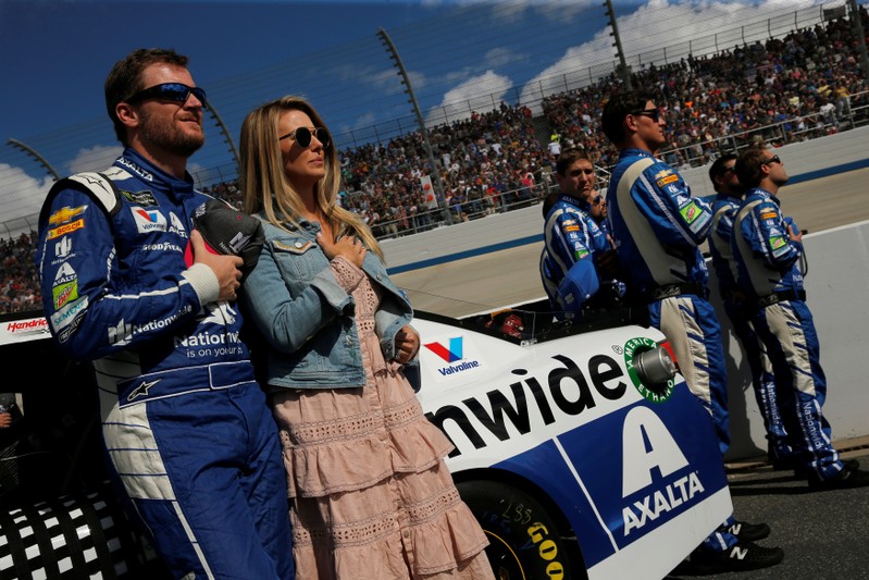 Earnhardt 'safe' after plane crash in Tennessee