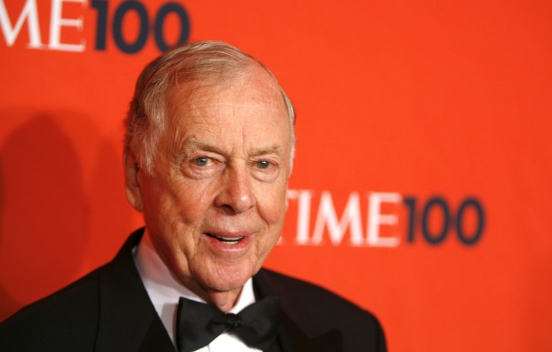 FILE PHOTO : Entrepreneur T. Boone Pickens arrives for the Time 100 Gala in New York