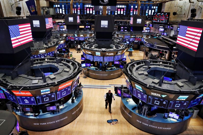 Wall Street opens modestly lower, energy shares underperform Wall Street opens modestly lower, energy shares underperform
