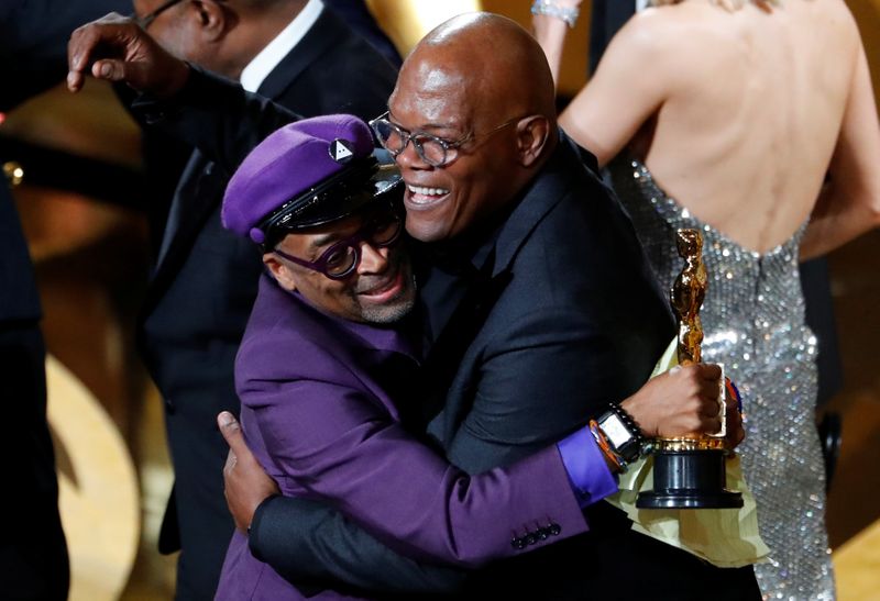 FILE PHOTO: Director Spike Lee (L) embraces presenter Samuel L. Jackson as he wins the