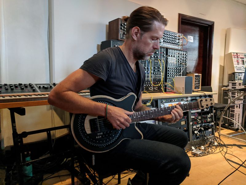 Radiohead guitarist Ed O'Brien plays a Circle Guitar in a studio in London