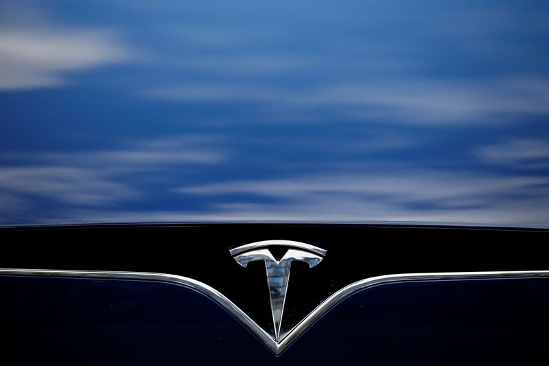 Tesla managers demonstrate V3 superchargers on German research campus in Berlin
