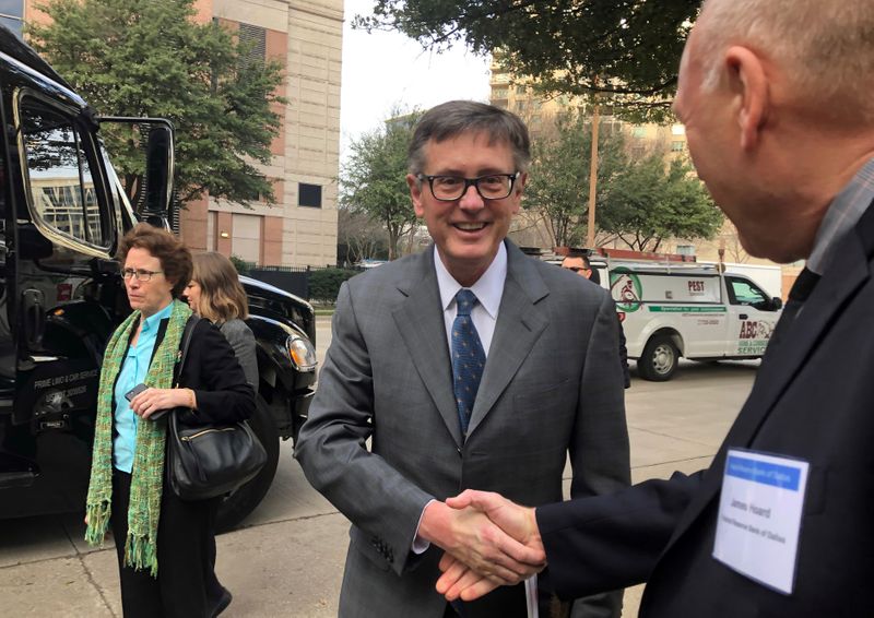 aoFederal Reserve Vice Chairman Clarida greets a member of the Dallas Fed staff in Dallas
