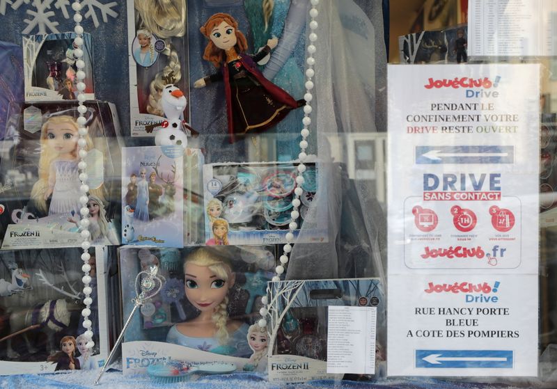 The click and collect service at a toy shop in Nice