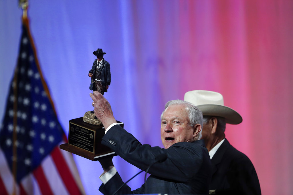 Jeff Sessions says no one wants to split families Jeff Sessions says no one wants to split families