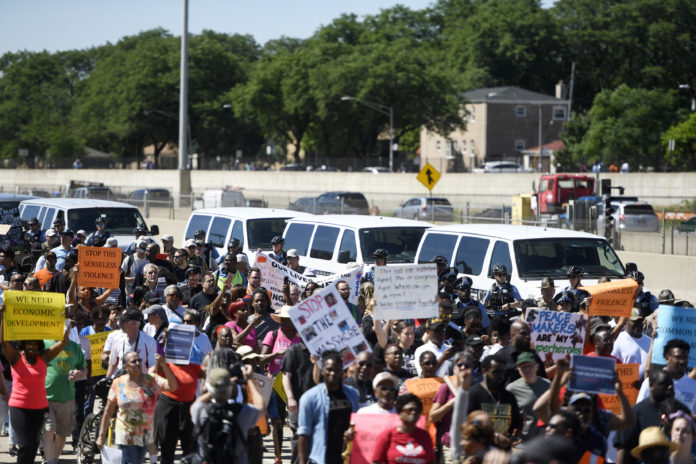 31 shot, two killed in Sunday morning Chicago shootings
