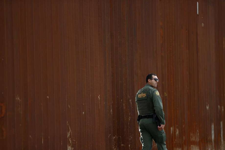 Trump to Sign Spending Bill and Declare National Emergency Over Border