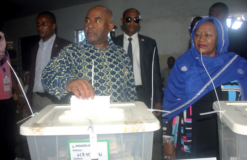 Comoros incumbent President Azali Assoumani casts his ballot for the presidential election at a polling station in Mitsoudje