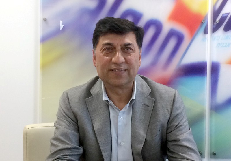 FILE PHOTO: Rakesh Kapoor, the CEO of Reckitt Benckiser, poses for a photograph at the company headquarters in Slough