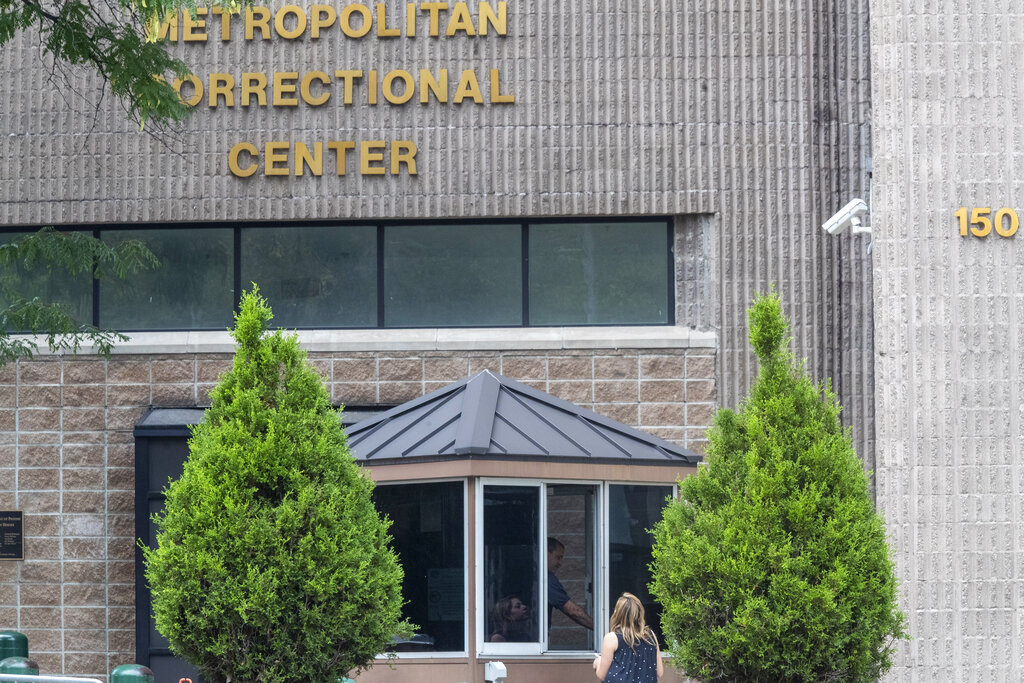 Epstein autopsy report finds broken bones in neck