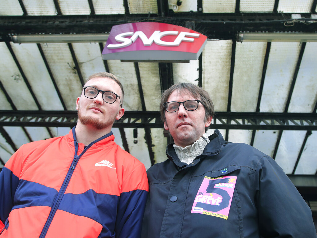 French trains stop amid nationwide strike over pension reforms