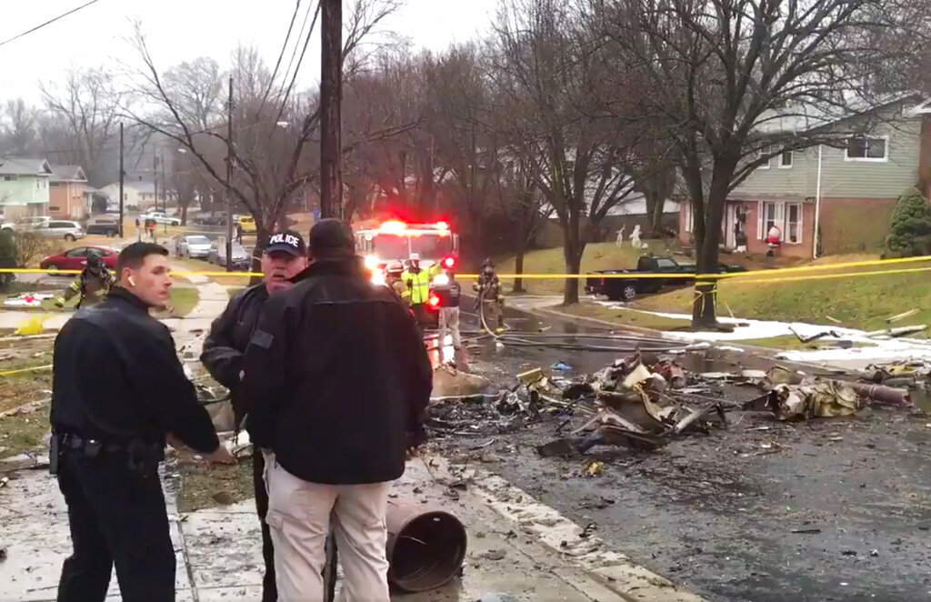 1 dead from plane crash in Maryland neighborhood