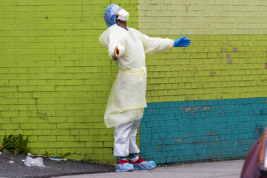 New York's daily death toll for COVID-19 declines, slightly
